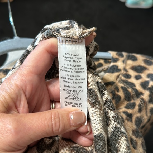 Women’s leopard top size medium. Super soft and in great condition - Picture 8 of 8